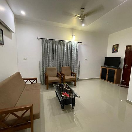 Dream Home Kochi Tripunithura Exterior photo